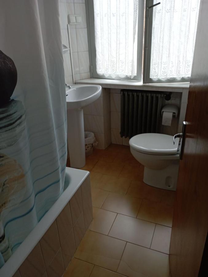 Room In Lodge - Double And Single Room - Pension Oria 1 Luarca Exteriér fotografie