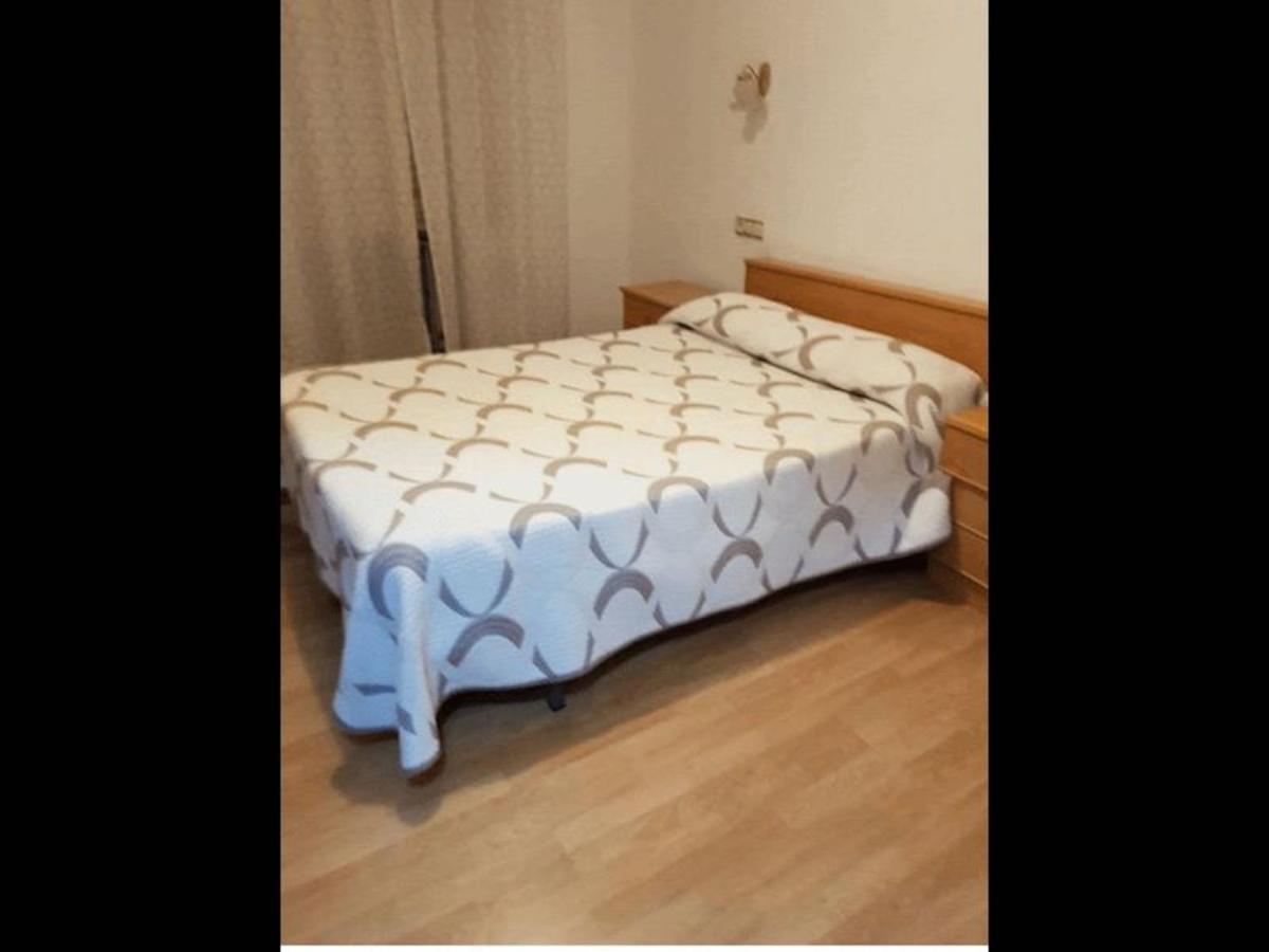Room In Lodge - Double And Single Room - Pension Oria 1 Luarca Exteriér fotografie